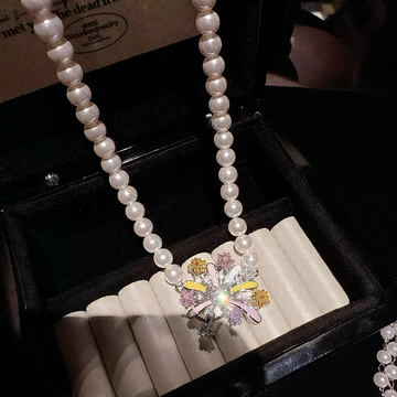 Brilliant Blooming Flower Imitation Pearl Necklace