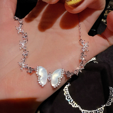 Butterfly Mother-of-Pearl Irregular Zircon Necklace: Whimsical Elegance