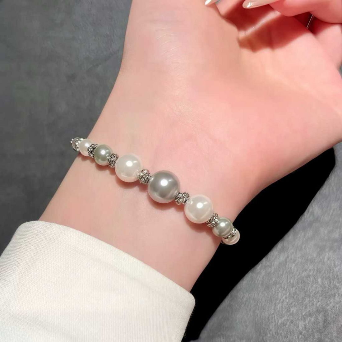 Gradient Gray Shell Pearl Bracelet: Elegant Glow for Daily & Special Moments