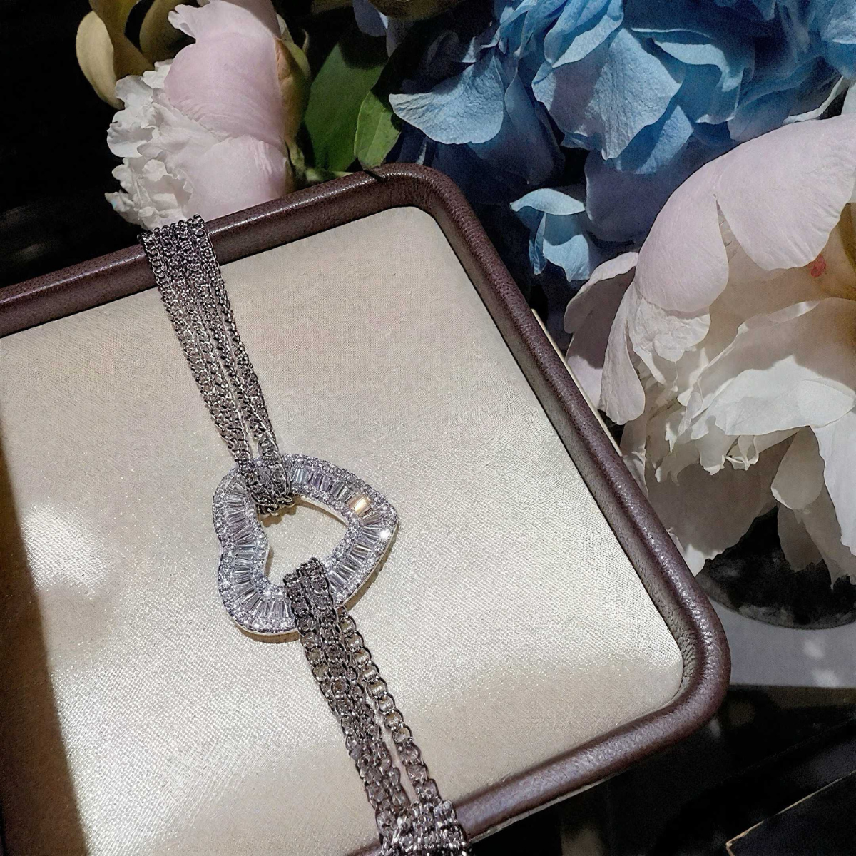 Heart - shaped zircon bracelet