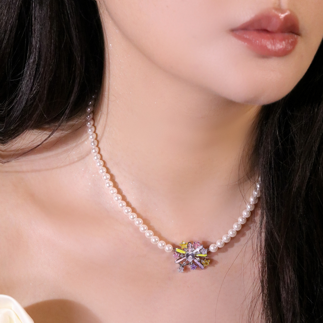 Brilliant Blooming Flower Imitation Pearl Necklace